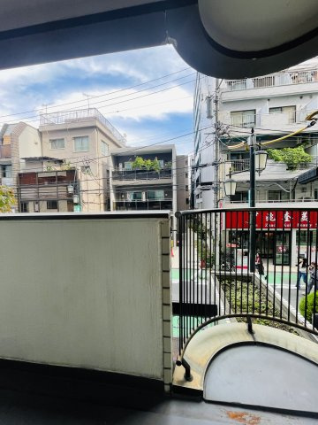 AZALEA COURTのバルコニー