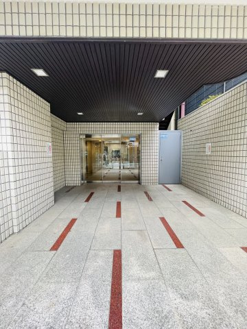 AZALEA COURTのエントランス