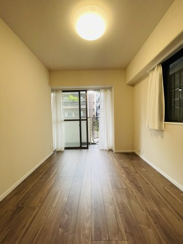 AZALEA COURTの洋室