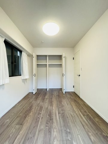 AZALEA COURTの洋室