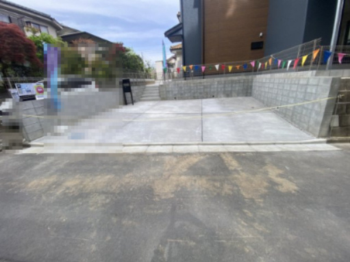祝成約済み　八王子市　元八王子町　新築戸建て　２３期の駐車場|～仲介手数料無料☆八王子ひなた不動産～　八王子市元八王子町　新築戸建て