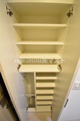 アーデンタワー本町イーストの玄関