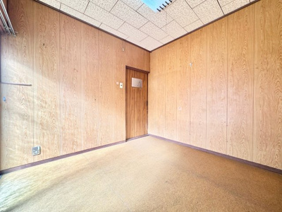 【洋室】 | 山科区西野大鳥井町　中古戸建 | 【洋室4.5帖】一度、実際にご覧になってみませんか？暮らしやすい周辺環境も含め、スタッフがご案内いたします。お家探しの第一歩としてでも大丈夫です(^^)/お気軽にお問い合わせ下さいね♪