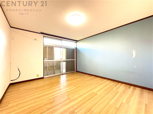 寝室…リラックスできるプライベート空間で、快適な睡眠をサポート。個人の好みに合わせたインテリアや寝具で心地良さを追求。プライベートな時間を過ごし、リフレッシュする場所におすすめです。