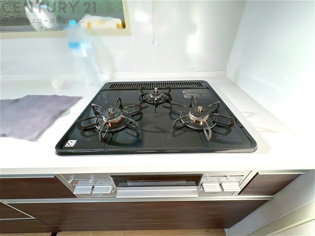 多数の調理器具を同時に使用でき、料理の効率化が可能。省エネで節約になり、様々な料理スタイルに適応できます。また、火力調整が独立しており、手入れや掃除もしやすく、今よりもっとお料理が楽しくなるかも。