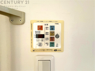 暖房機能があるため、冬場でも温かい浴室で入浴でき、乾燥機能があるため、水気を素早く取り除けます。また、換気機能があるため、湿気を素早く排出してカビや雑菌の発生を防ぐことができます。