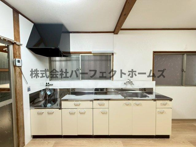 緑町戸建　賃貸のキッチン|コンパクトなキッチンで掃除もラクラク