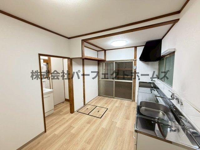 緑町戸建　賃貸の居間・リビング|おしゃれな居間です