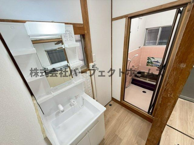 緑町戸建　賃貸の洗面所|忙しい朝には欠かせない洗面所です
