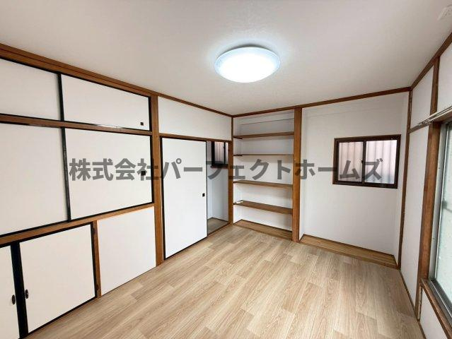緑町戸建　賃貸の居間・リビング|ゆったりとした居間です