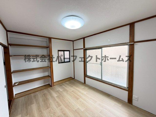 緑町戸建　賃貸の居間・リビング|こちらの居間で趣味の時間をお楽しみください