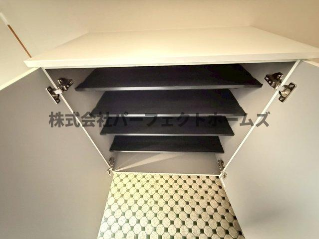 緑町戸建　賃貸の収納|小物を収納するのに便利です