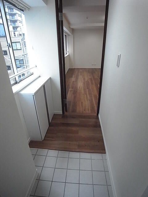 YDビルディングの玄関