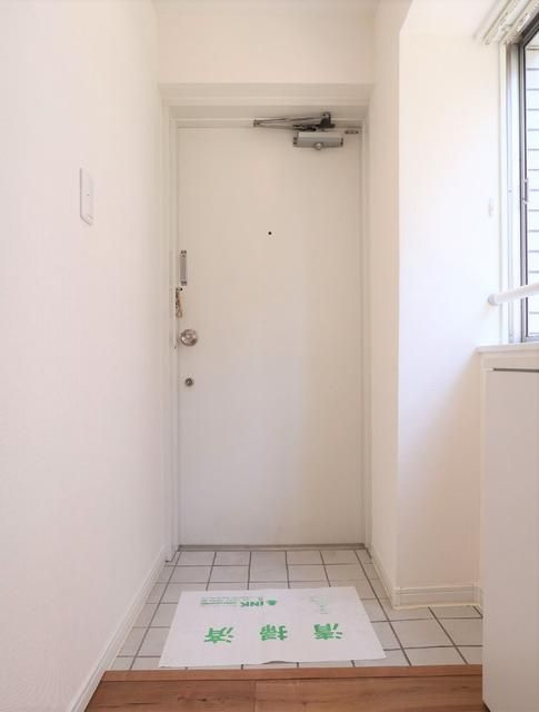 YDビルディングの玄関