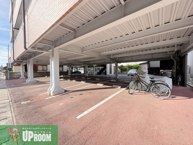 メゾン小牧の駐車場