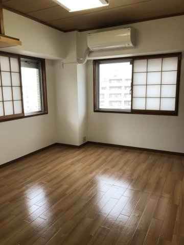 朝日白山マンションの洋室