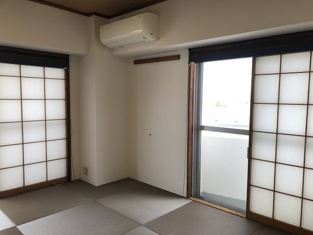 朝日白山マンションの和室