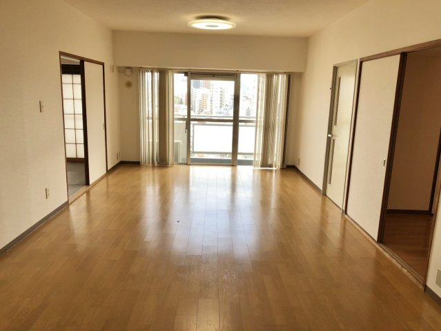 朝日白山マンションの居間・リビング