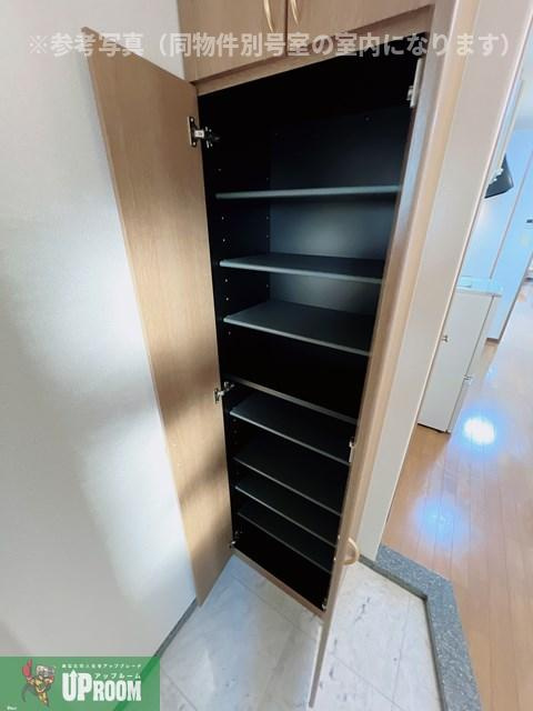 ディージービル小牧中央の玄関