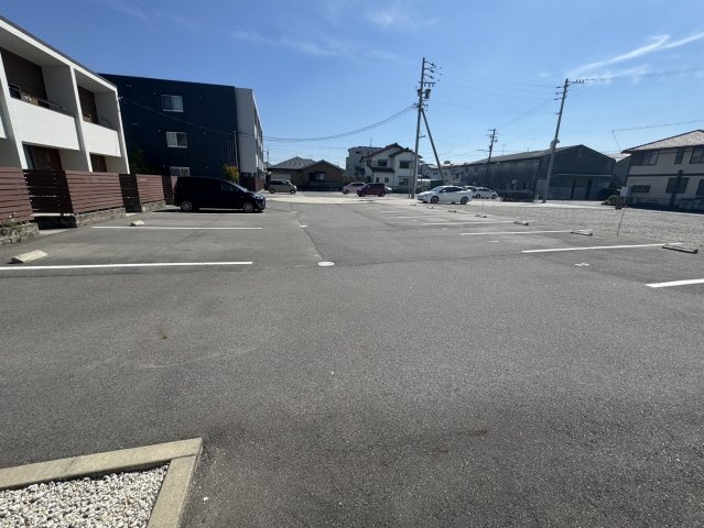 ルシアスの駐車場