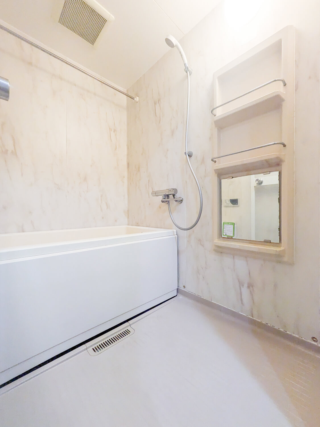 須磨白川台レックスマンションの浴室|綺麗にお掃除されている浴室