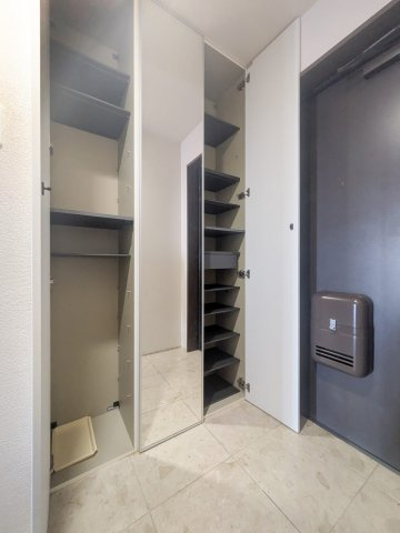 須磨白川台レックスマンションの収納|収納スペースが大きく、玄関がスッキリと片付きます