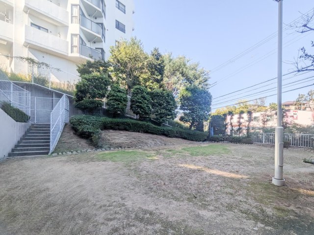 須磨白川台レックスマンションのその他|敷地内にある広場