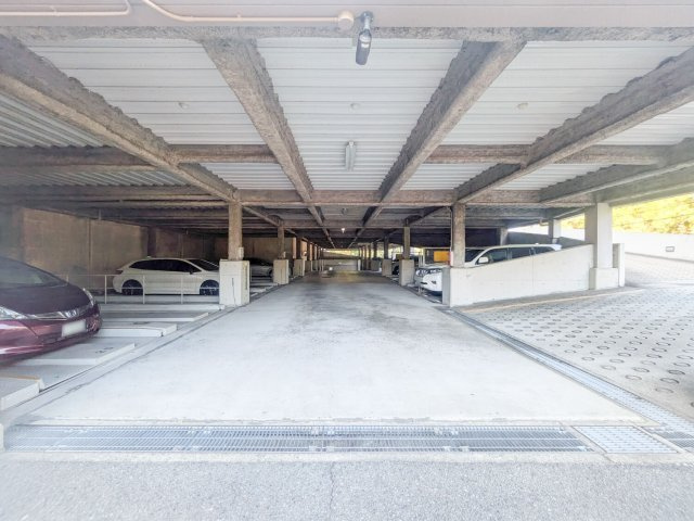 須磨白川台レックスマンションの駐車場|敷地内駐車場