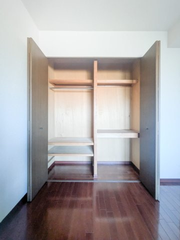 須磨白川台レックスマンションの収納|約5.6帖の洋室にあるクローゼット