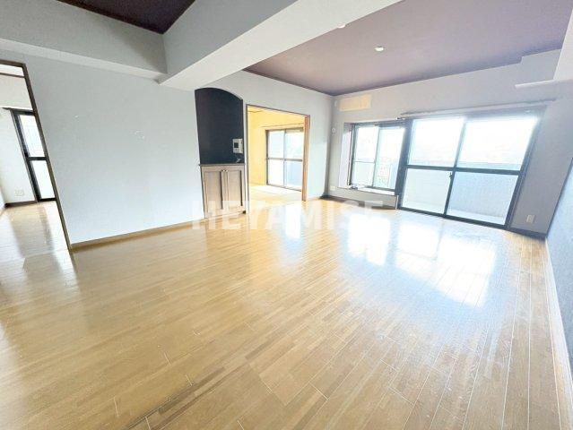 コアマンション長崎ガーデンヒルズ　ウエストウイングの居間・リビング