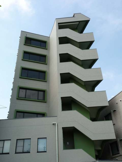 三鷹市下連雀３丁目の賃貸マンションの外観