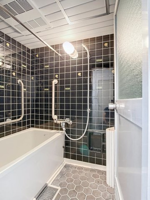 【浴室】 | 豊栄荻窪ステーションプラザ | ★あると嬉しい手すり付きのバスルームです★