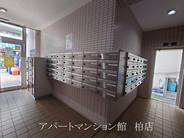 トーカン柏キャステールのエントランス