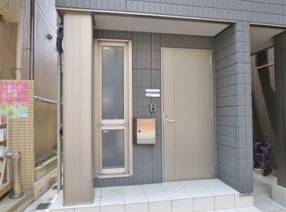 クロックワーク西早稲田のエントランス