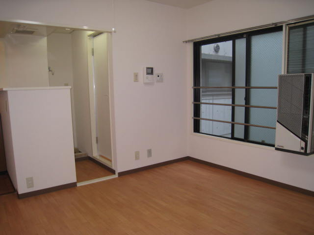 コムーネ本山の居間・リビング