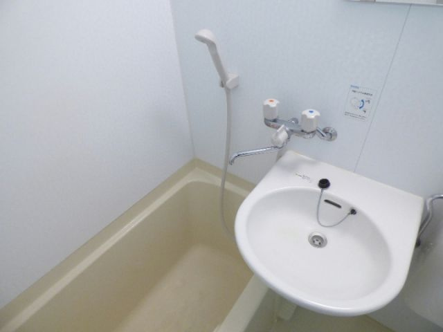 コムーネ本山の浴室