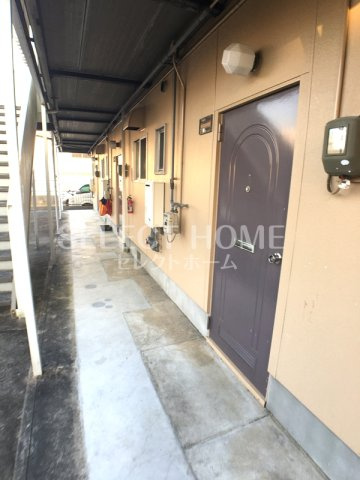 【エントランス】 | タウニィニューパイン | 落ち着いたエントランスです