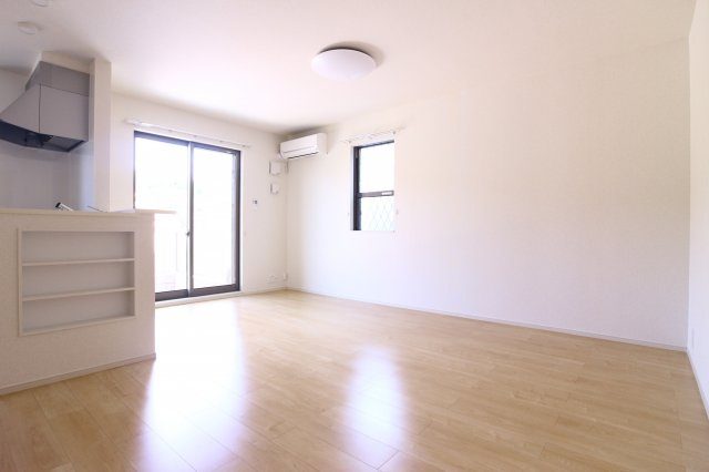 メゾン・ド・カルムⅥの居間・リビング