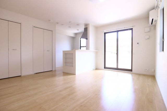 メゾン・ド・カルムⅥの居間・リビング