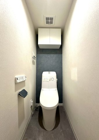 アークステージ北池袋のトイレ|最新設備を備えたトイレは、快適性とスタイリッシュさを兼ね備えた空間。清潔感のある美しい内装とすっきりとしたデザインが、暮らしに心地よさをプラス。清潔・快適・美しさが調和した、上質なトイレ空間です。