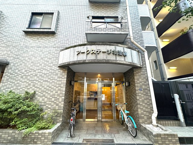 アークステージ北池袋|上質感漂うエントランスが、家族の帰宅をやさしく迎え、日常をちょっと特別に彩ります。