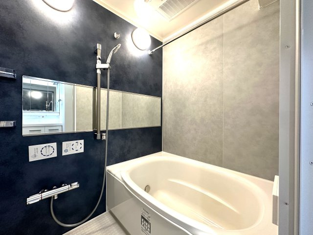 アークステージ北池袋の浴室|家族みんなの疲れをやさしく包み込む、広々とした癒しのバスルーム。ゆったりとくつろげる空間で、日々のストレスもすっと解きほぐされる、心身ともにリラックスできるひとときをお届けします。