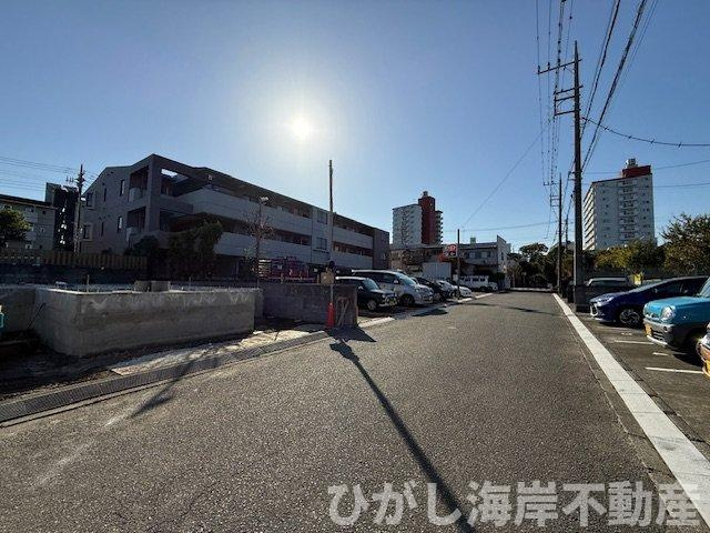藤沢市大庭 　新築戸建　全3棟 の前面道路含む現地写真|10月17日撮影　建築中　現地外観