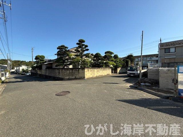 藤沢市大庭 　新築戸建　全3棟 の前面道路含む現地写真|10月17日撮影　建築中　現地外観