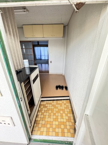 グリーンマンションの玄関