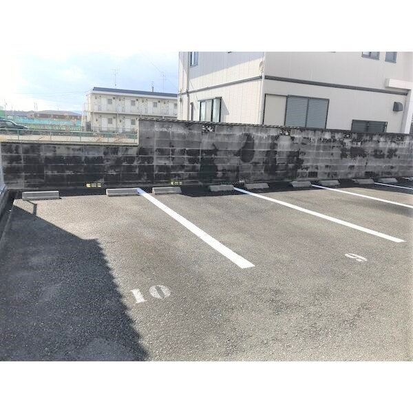 ベルメゾン若森の駐車場