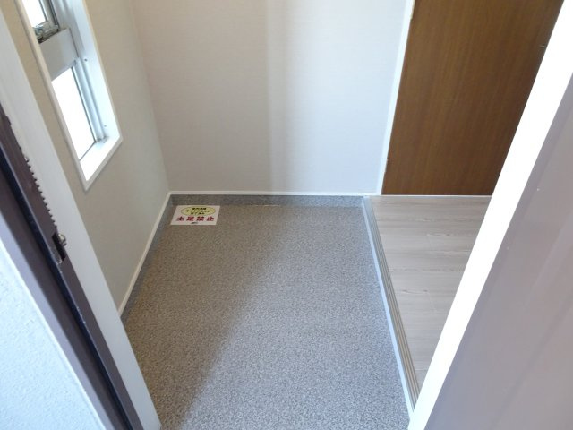 ベルメゾン若森の玄関