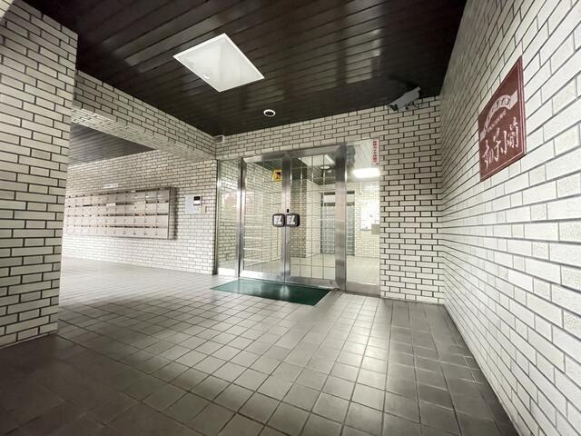 【エントランス】 | エバーライフすの子小前 | 安全に配慮されたオートロックマンションです。共用部分はいつもスッキリと清潔に管理されています