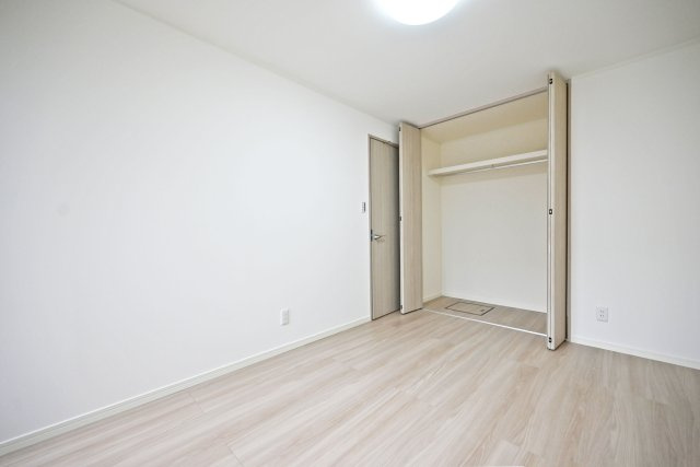 尼崎市西向島町中古戸建│4LDK+並列駐車2台可の洋室|-1階洋室約6帖-