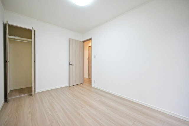 尼崎市西向島町中古戸建│4LDK+並列駐車2台可の洋室|-1階洋室約6帖-